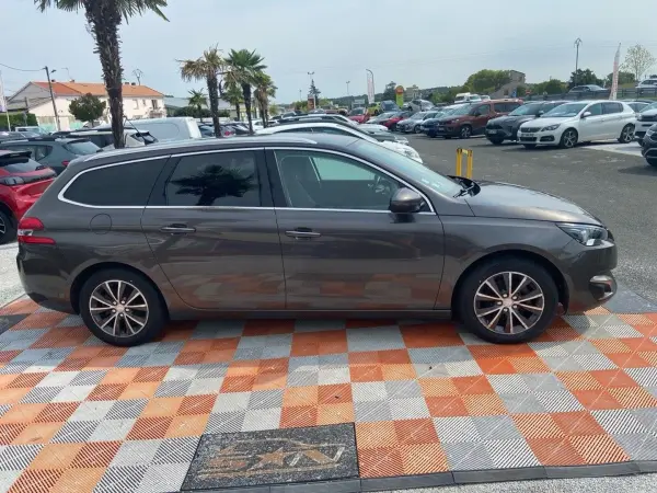 Peugeot 308 SW 1.2 PureTech 130 ALLURE - Photo 4